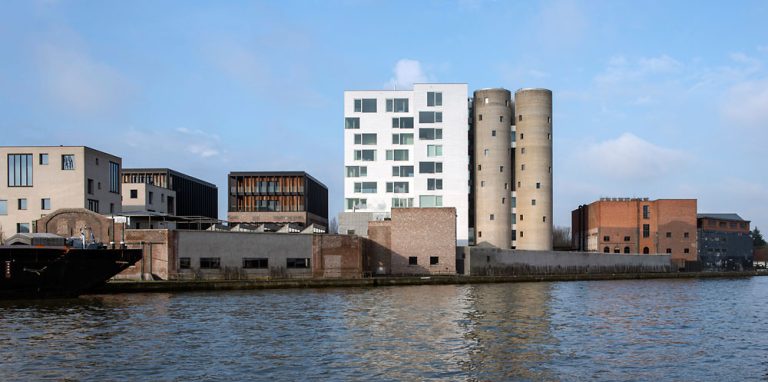 La Axel Vervoordt Gallery: un arte extraordinario iluminado eficientemente con luminarias Parscan y Pollux de Erco