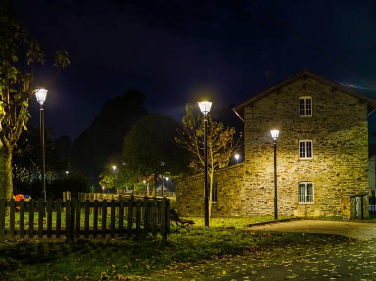 ATP ilumina el municipio costero de Bergondo con alumbrado led inmune a la corrosión