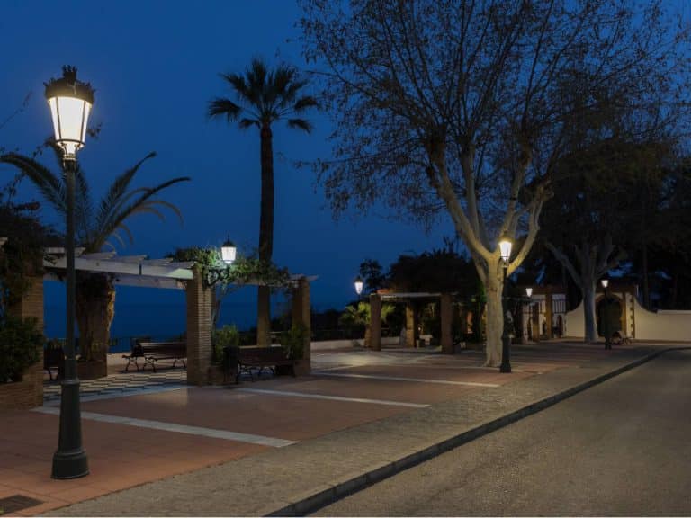 ATP ilumina el municipio costero de Maro, Málaga, con soluciones inmunes a la corrosión
