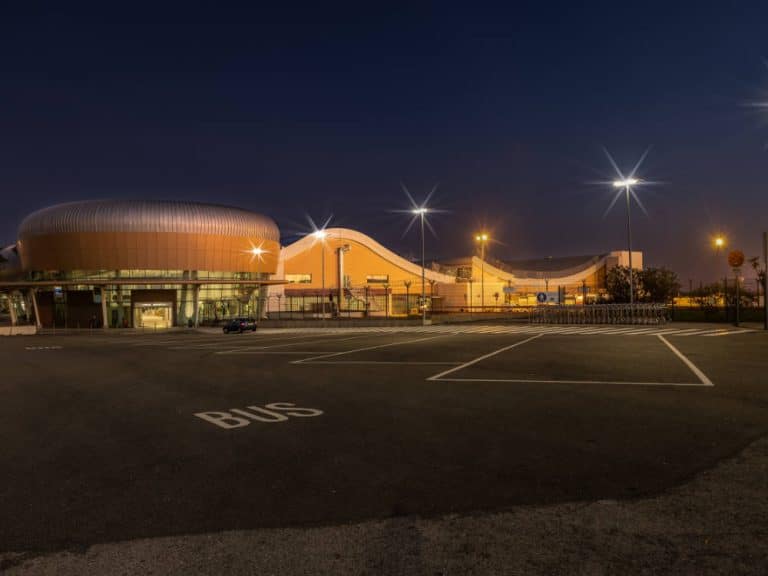 Sunna Design implementa iluminación solar sostenible en el Aeropuerto de Faro, Portugal