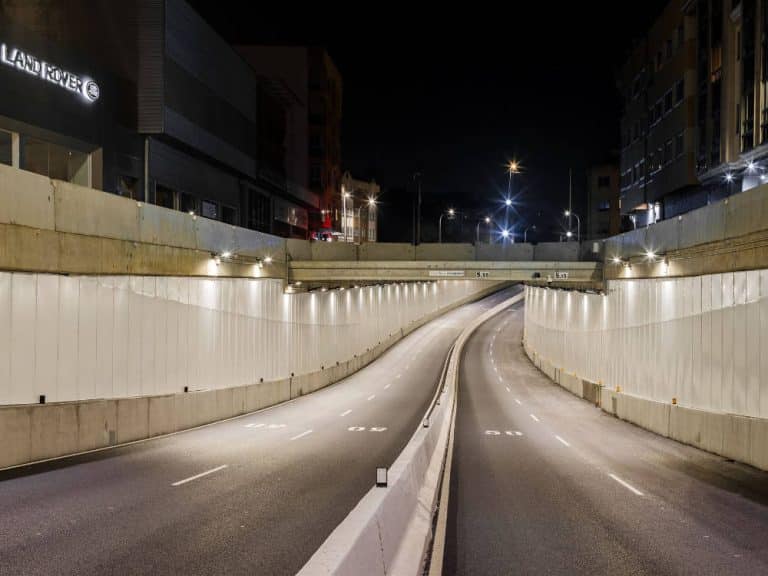 Nuevo alumbrado inteligente de Carandini en el paso subterráneo Sol y Mar de A Coruña