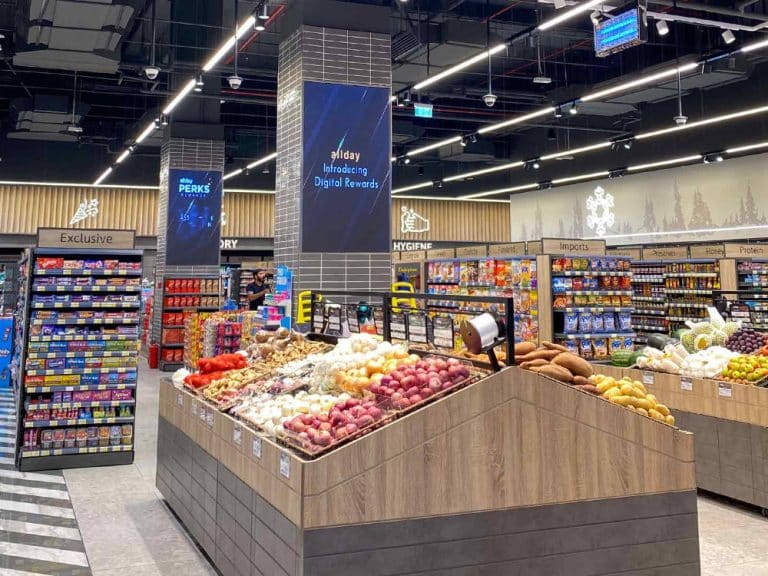 Trilux ilumina el Supermercado AllDay de Madinat Badr
