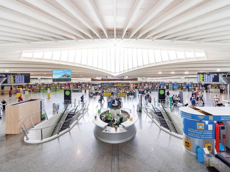 Edison Next implementa un nuevo sistema de iluminación led en los aeropuertos de Bilbao y Son Bonet