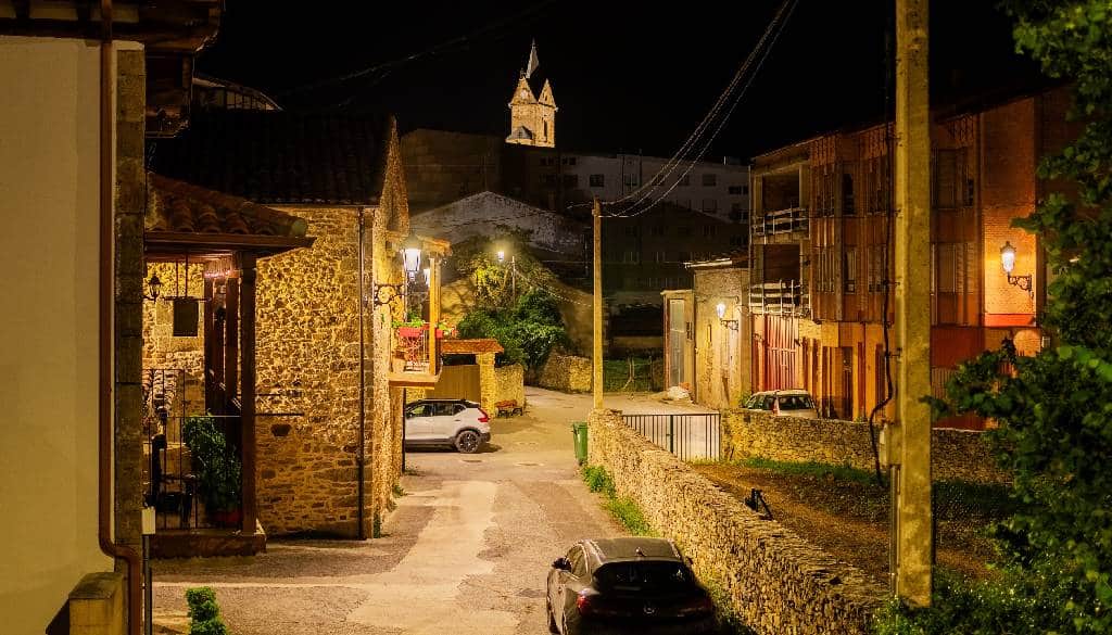PORTADA Espinosa de los Monteros (Burgos) renueva su alumbrado público