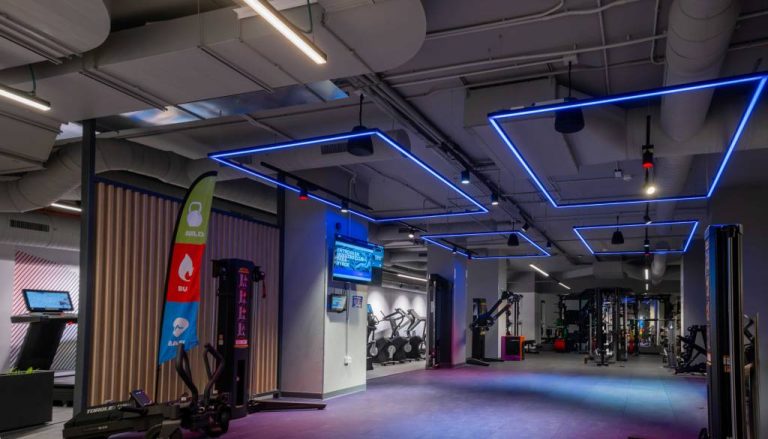 TRILUX lleva la iluminación inteligente a los nuevos gimnasios Anytime Fitness en España