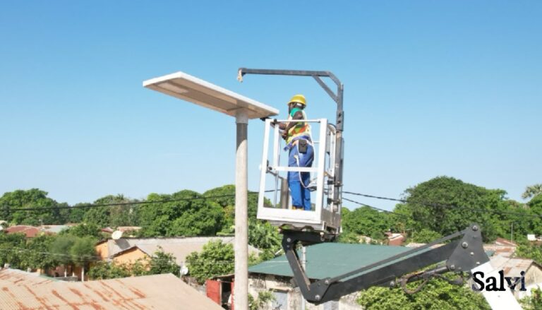 Cuando el día ya no termina al ponerse el sol: así funciona el proyecto de 100.000 puntos de luz solares de Salvi en Senegal