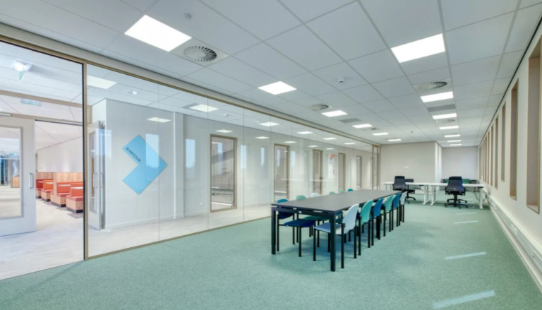 TRILUX crea para Novatec un concepto de iluminación inclusiva que favorece la concentración y el bienestar