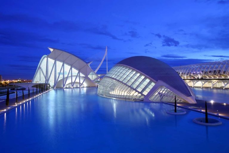 ¿Qué incluye la inscripción al 50 Simposium Nacional de Alumbrado? Formación, networking, cena del sector…