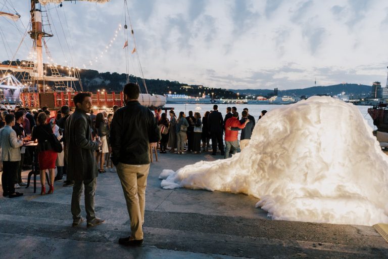 La bruma marina con la que The Light Squad Studio iluminó los Premios Lamp 2019