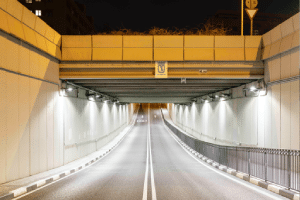 Carandini transforma la iluminación urbana de Madrid: 17 túneles actualizados a LED con el proyector T-XTREME