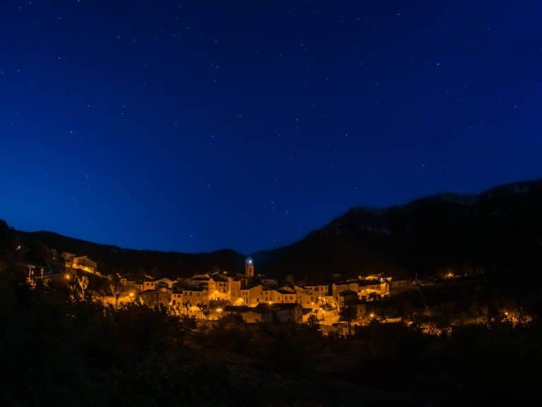 La Torre de Fontaubella opta por iluminación led PC Ámbar de ATP, para preservar la oscuridad de sus cielos nocturnos