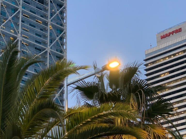 Remodelación lumínica del barrio de la Barceloneta en Barcelona con Benito Novatilu