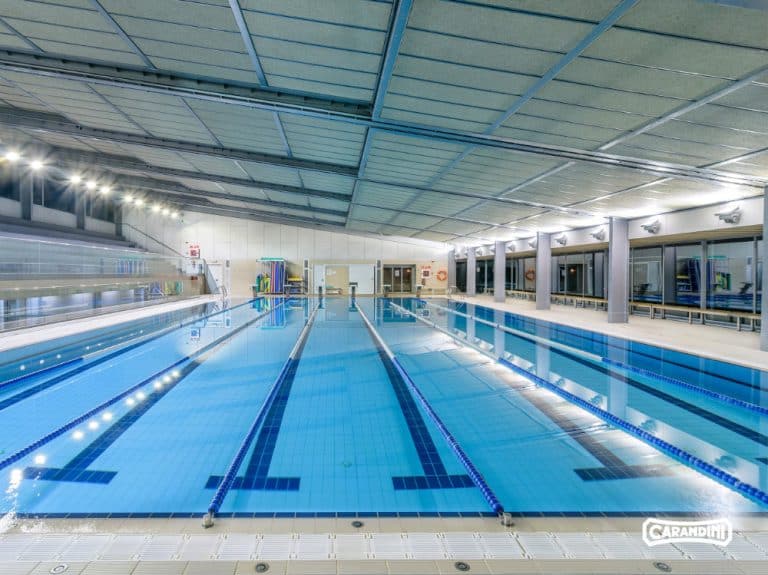 Luz bajo demanda de Carandini en la piscina de fondo d’en Peixo