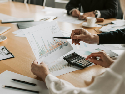 Mediciones dinámicas en alumbrado público: la herramienta clave para auditorías, ayudas IDAE y pliegos de licitación